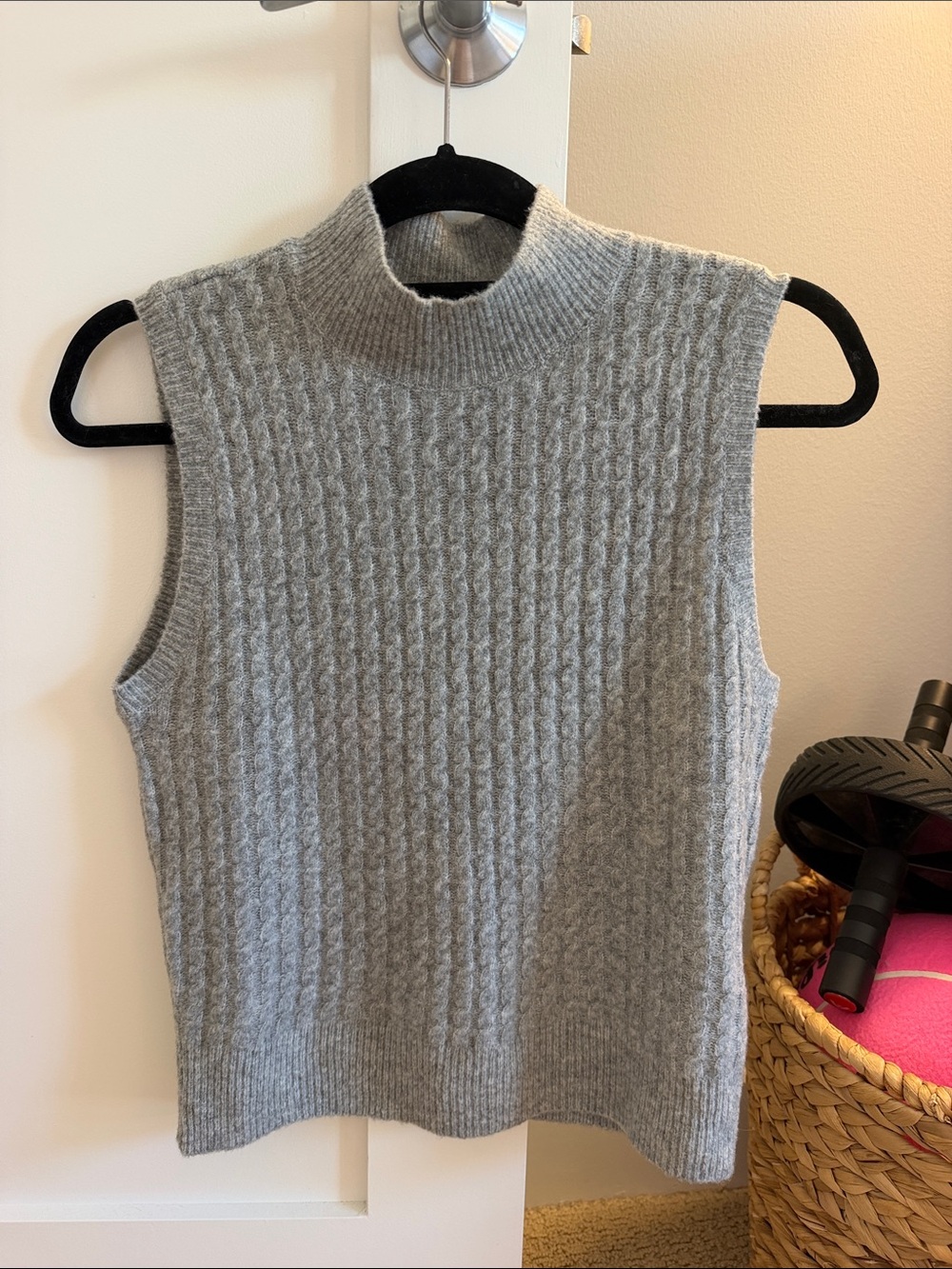 Abercrombie Sleeveless Mock Neck Cable Knit Sweater - Gray